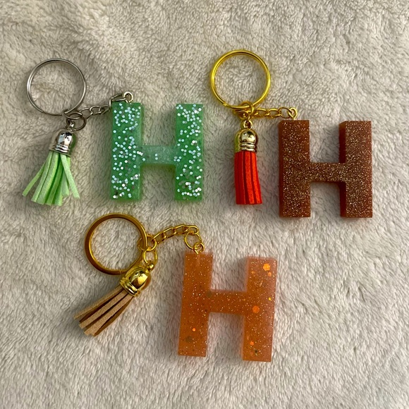 H Initial Glitter Resin Keychain Green - Picture 3 of 6